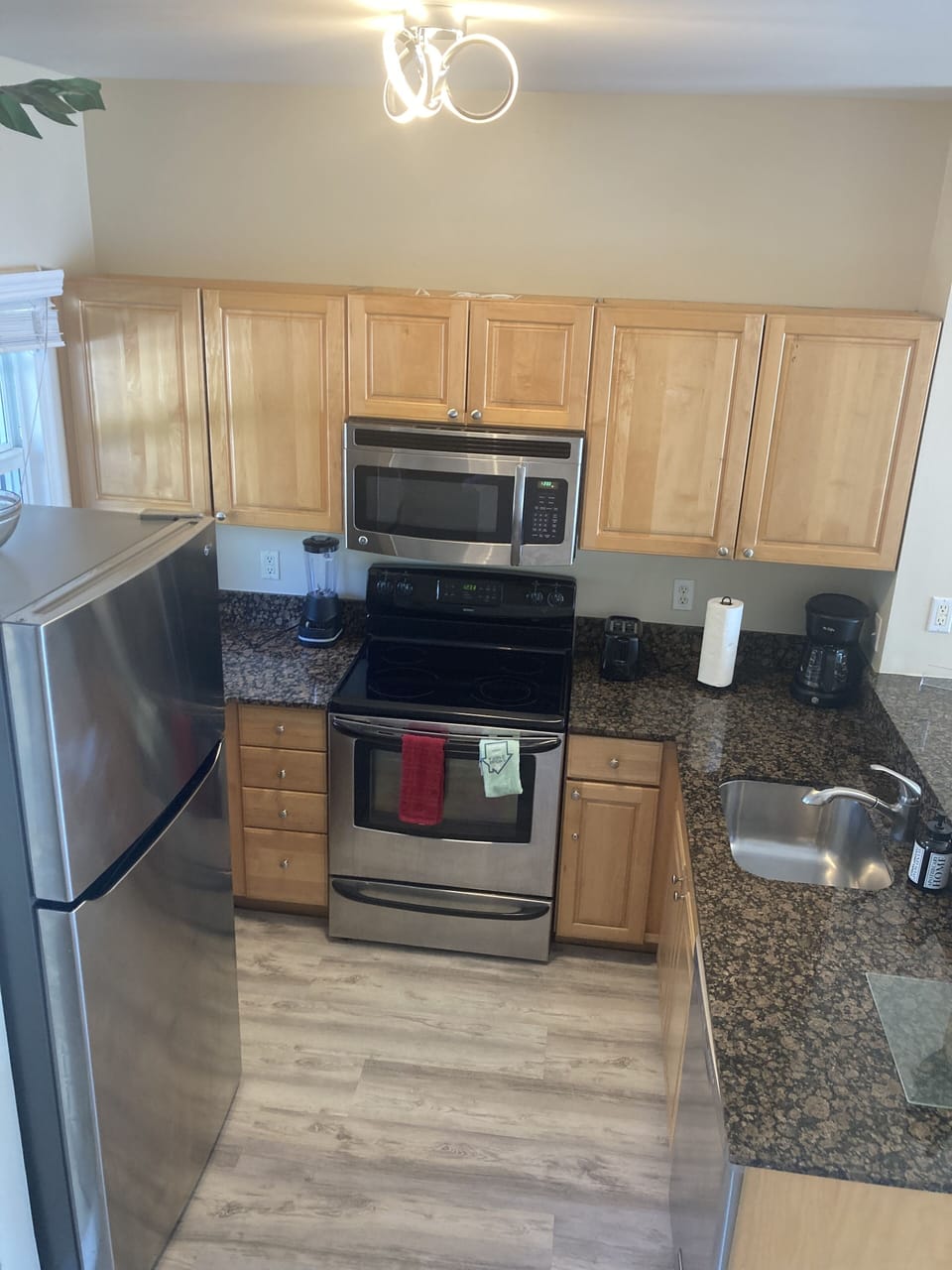 Full kitchen 