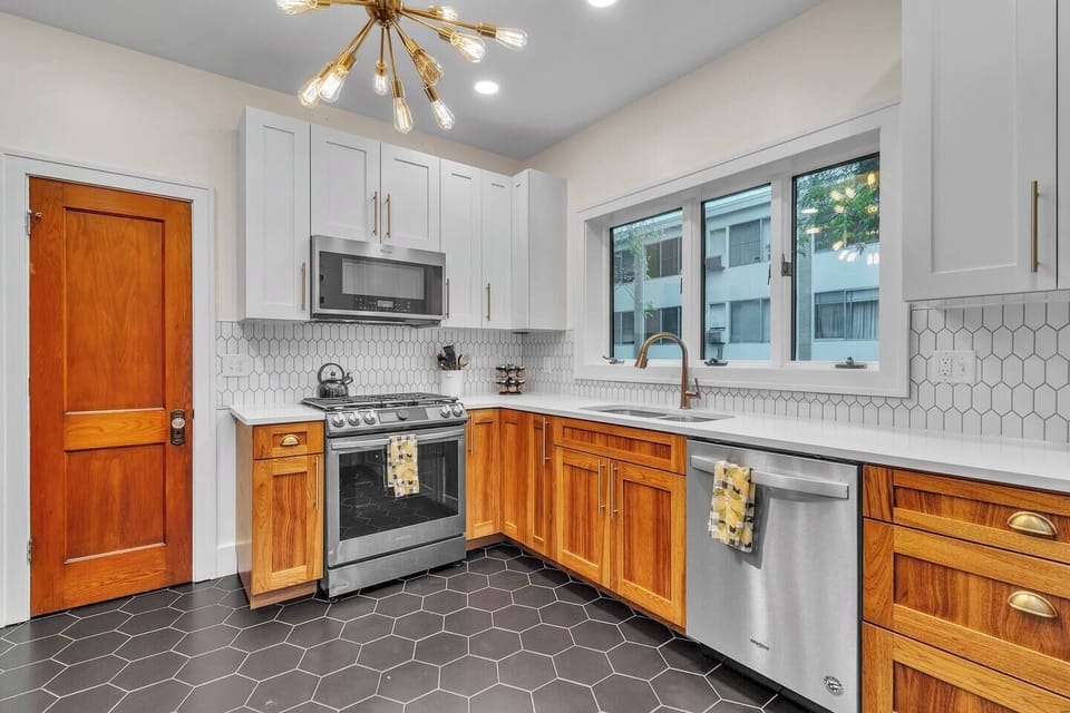 Brand New Kitchen!, Modern design, Premium appliances. Fully Stocked