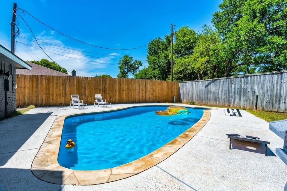 Our perfect swimming pool offers a large deck, perfect for relaxing and unwinding. It has everything you need to enjoy your day in the sun and swim in comfort. Relax on the comfy lounger or stretch out on our beach towel.