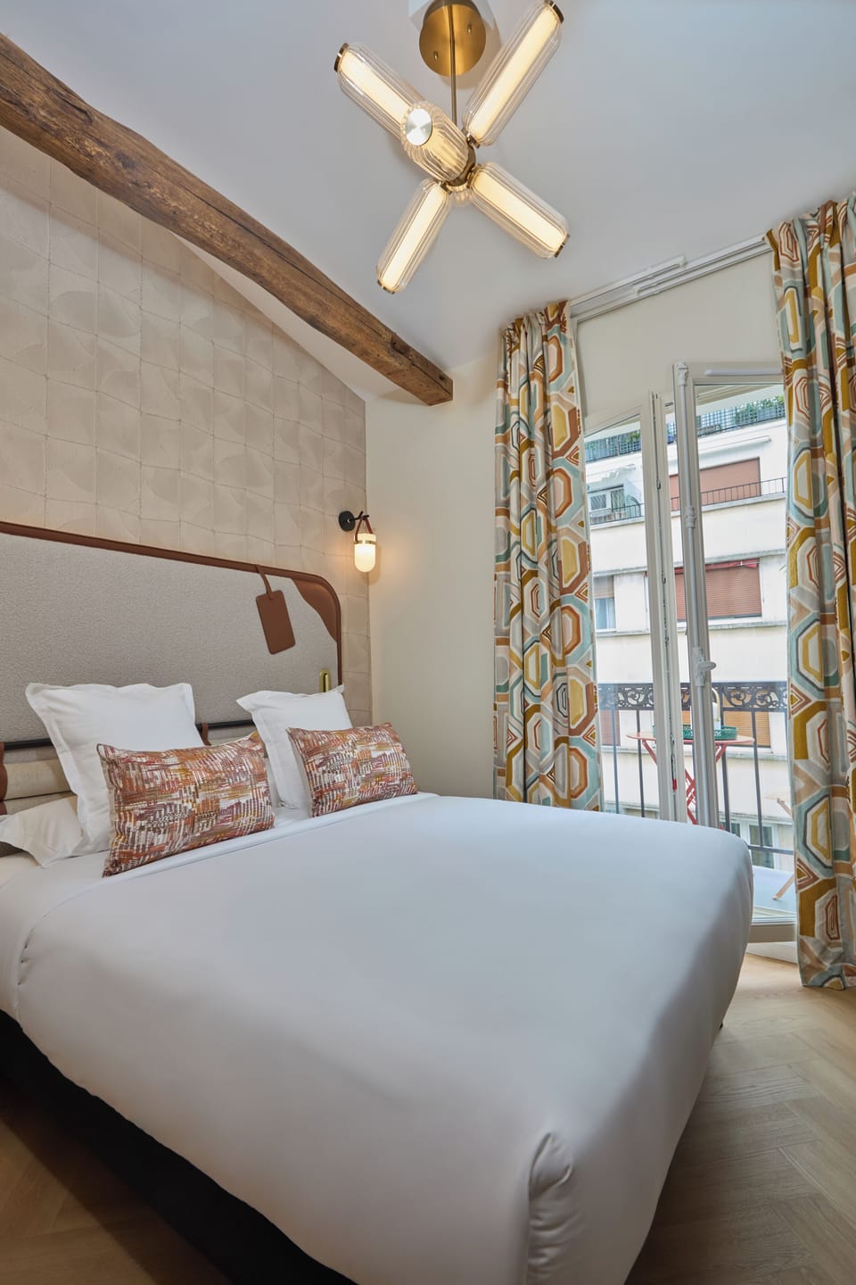 In-room safe, soundproofing, iron/ironing board, free WiFi