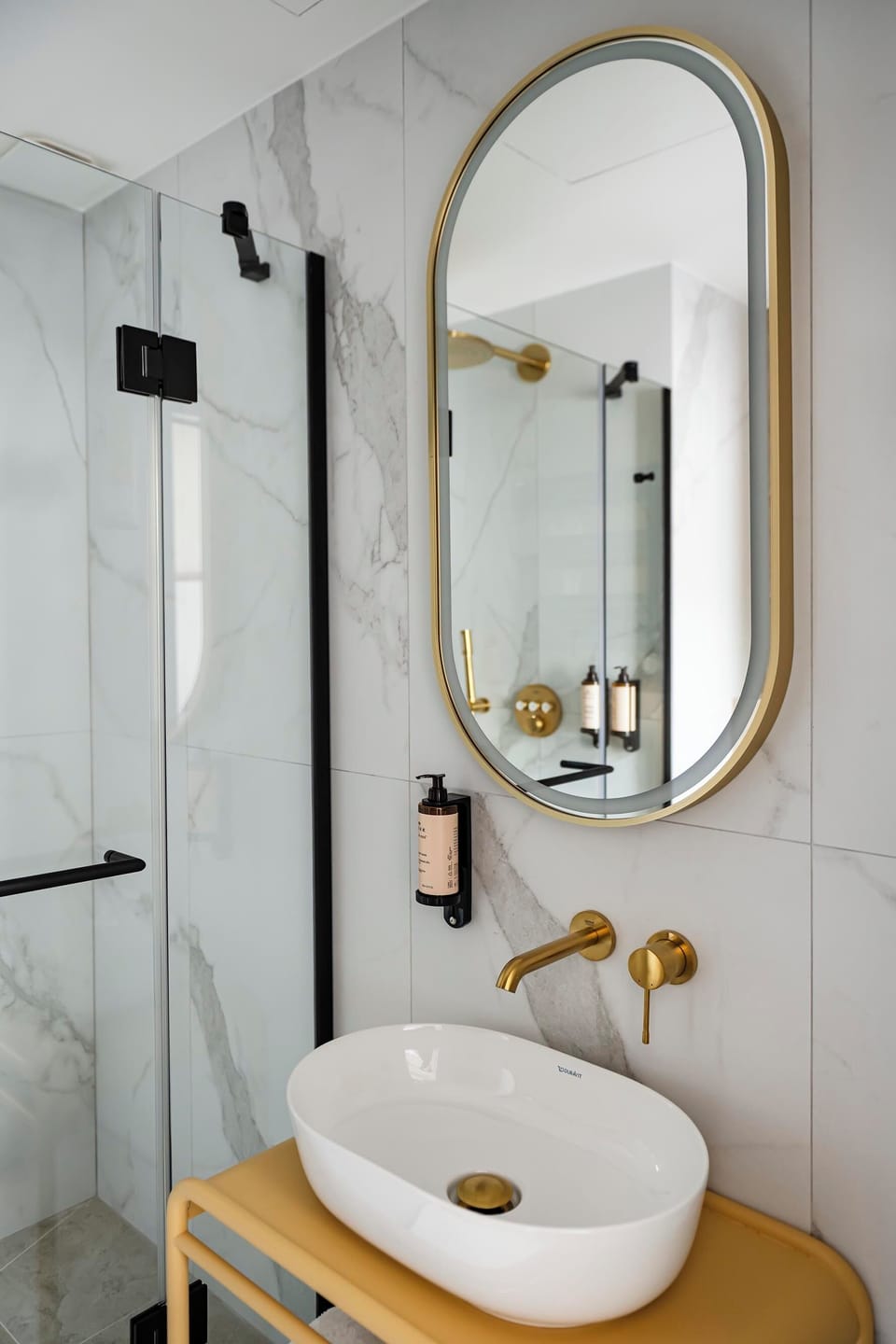 Chambre Premium - La Solaire | Bathroom | Shower, hair dryer, bathrobes, slippers