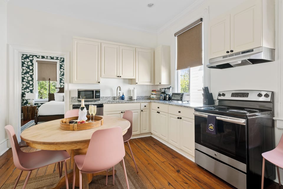 4 Blocks from King! | Maison de Jasmine Suite B