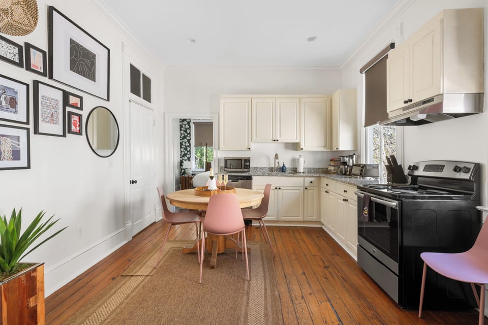 4 Blocks from King! | Maison de Jasmine Suite B