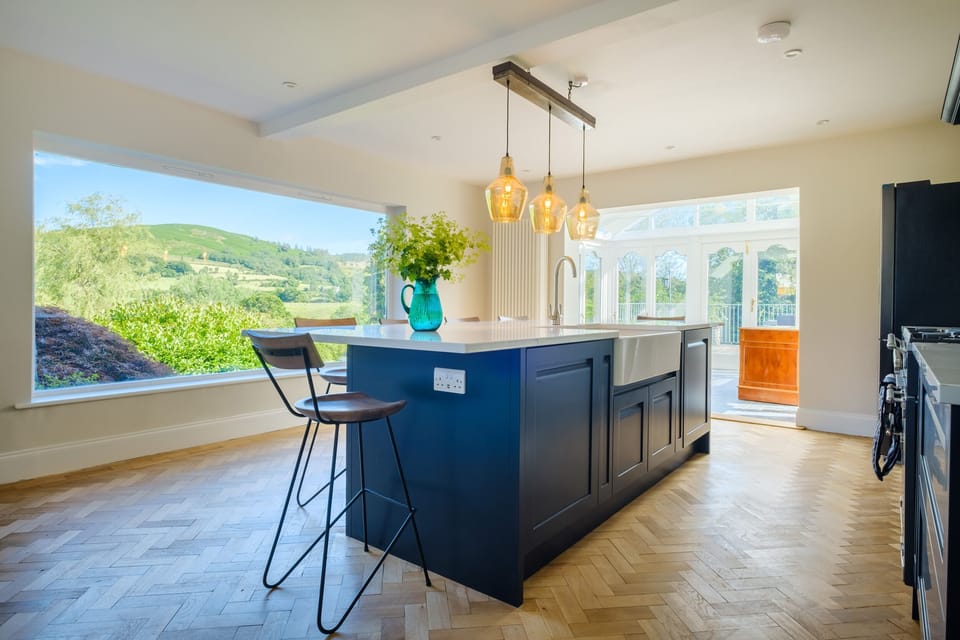 Cottage | Private kitchen | Fridge, dishwasher, electric kettle, cookware/dishes/utensils
