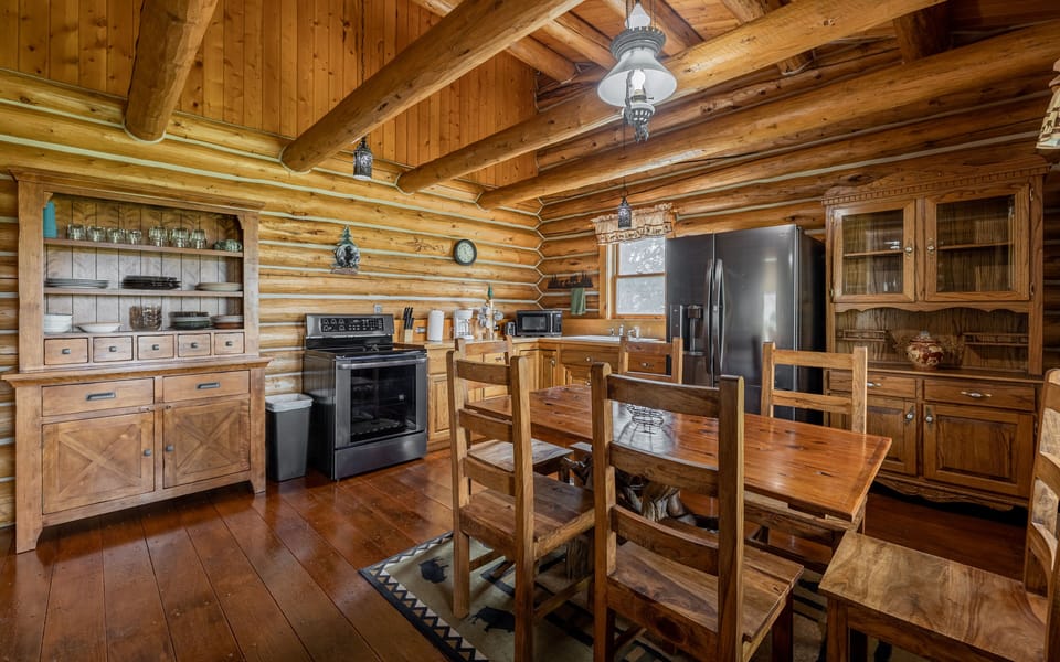 A wonderful mix of modern appliances and classic cabin decor make Cozy Cabin a guest favorite