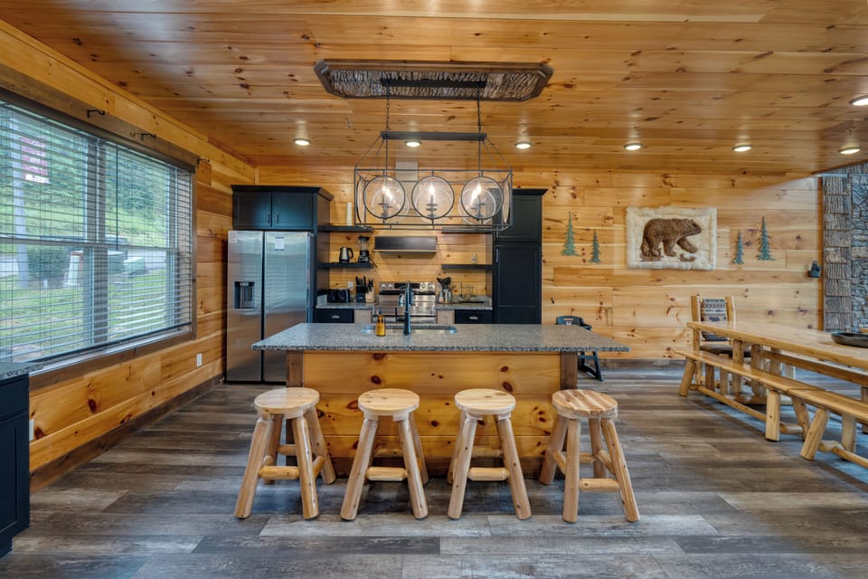 Enjoy casual dining at the kitchen counter.