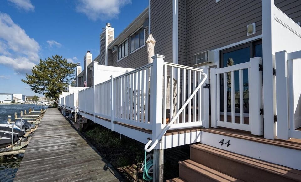 Back deck and common walkway around Canal