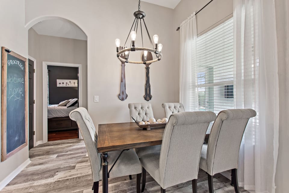 Premium furnishings dining set