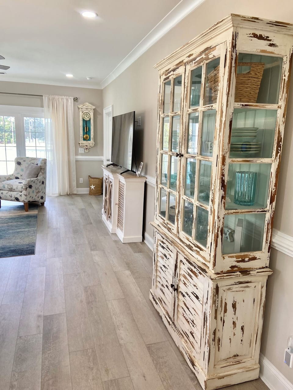 Beach chic! Coastal decor throughout. 
