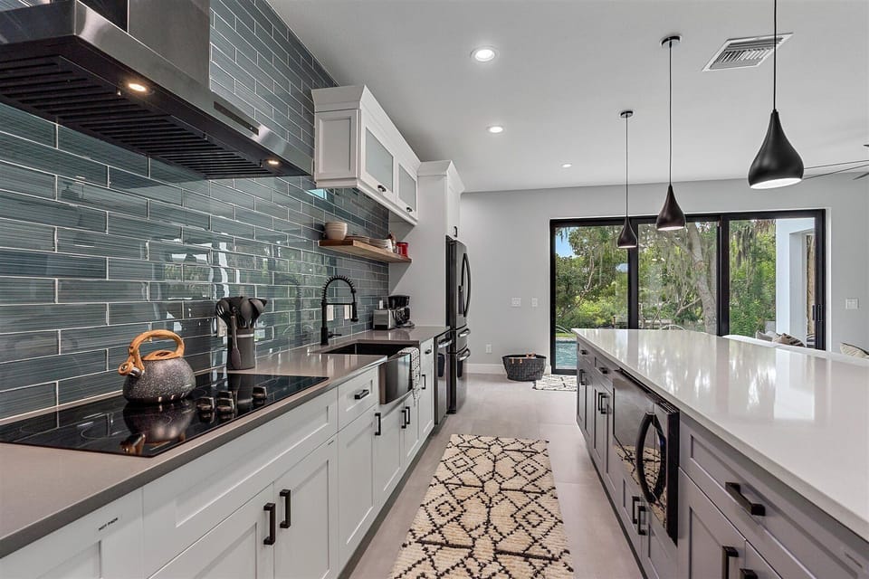 Spacious kitchen with all the appliances you need to cook your favorite meals.