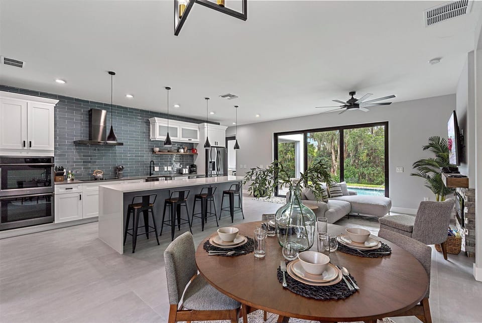 This incredible open-floor plan means that no one has to miss out on the fun while on vacation!