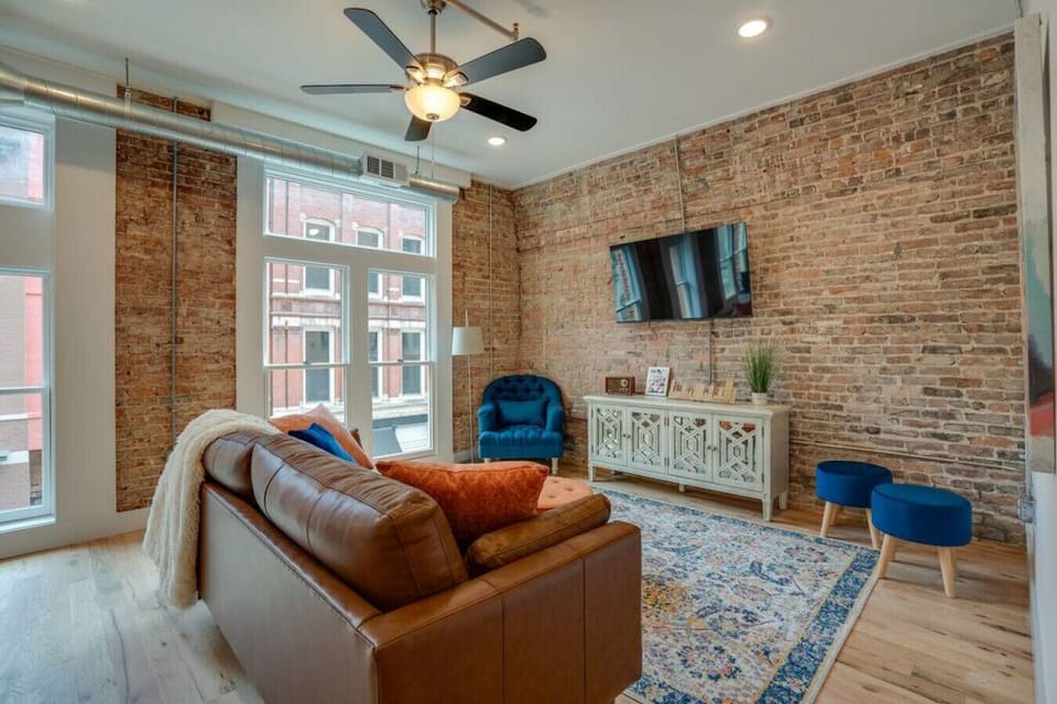 Open Living Room with board games, Bluetooth speaker and a Smart TV!