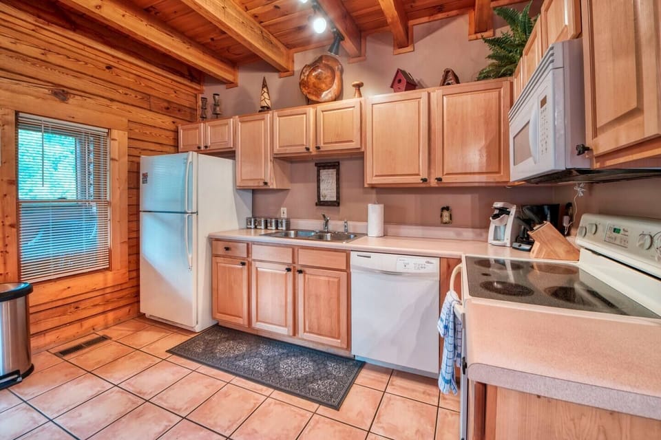 Kitchen equipped with your vacation essentials.