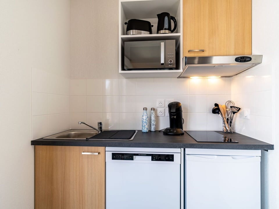 Kitchen Sink, Cabinetry, Sink, Property, Countertop, Tap, Product, Black, Home Appliance, Wood