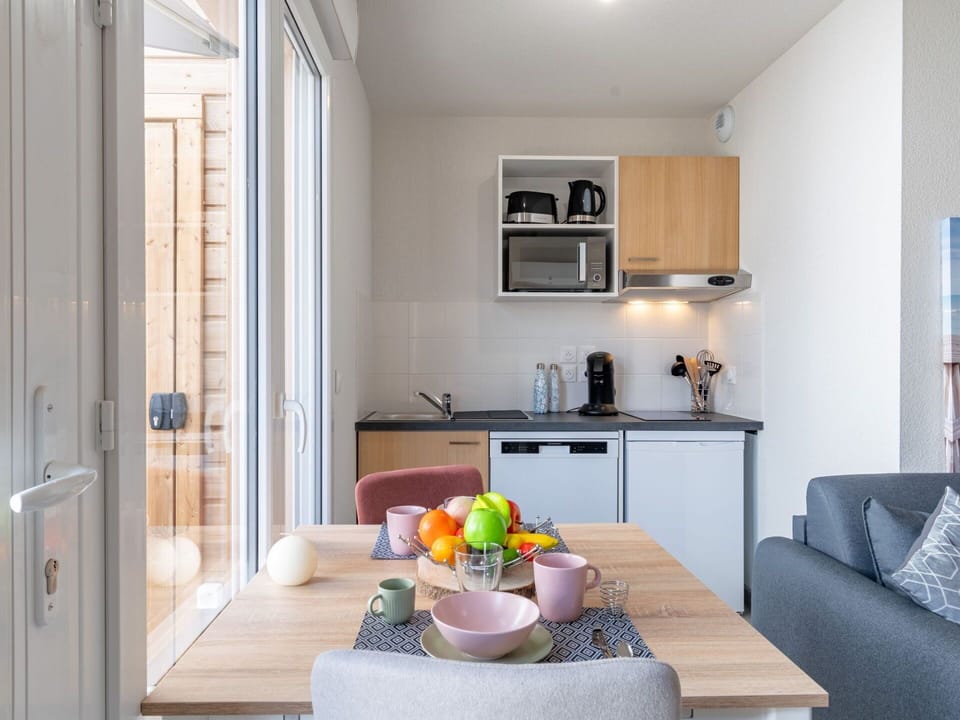 Property, Cabinetry, Countertop, Door, Interior Design, Kitchen, Table, Wood, Couch, Floor
