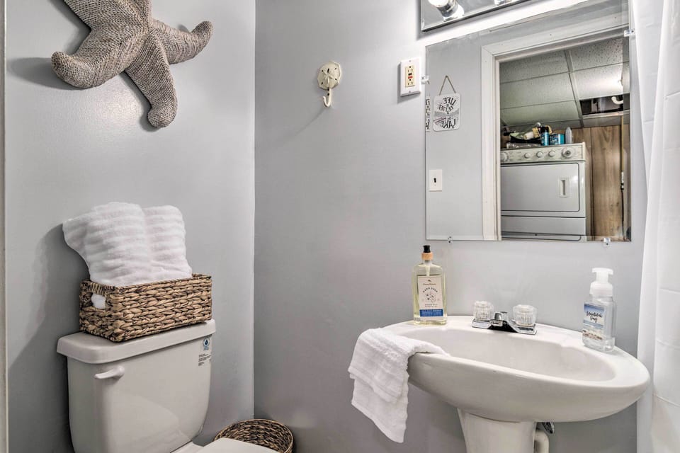 Full Bathroom | Complimentary Toiletries | Hair Dryer