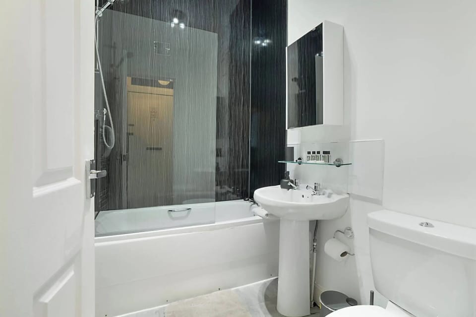Spotlessly clean bathroom with full bath, shower, and fresh towels provided. Bright, modern, and private—offering the feel of a luxury hotel right in your own Aberdeen city apartment.