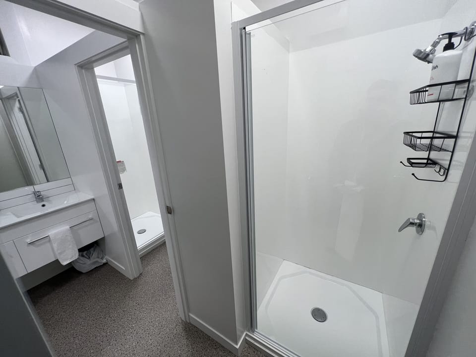 2 Private shower cubicles 