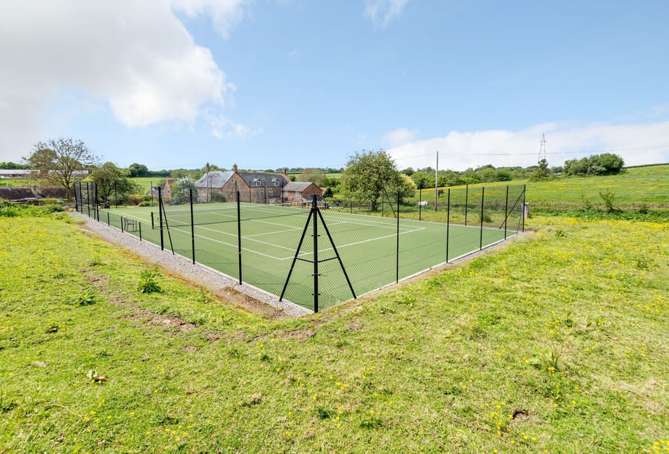 Lower Fifehead Farm, Sturminster Newton: The all-weather tennis court