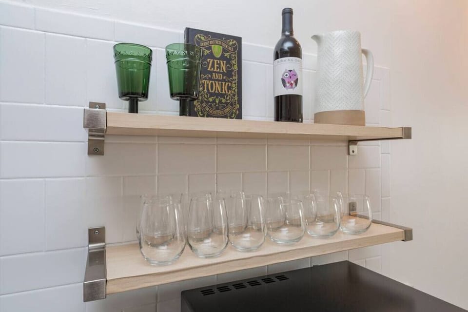 Fully equipped kitchen.