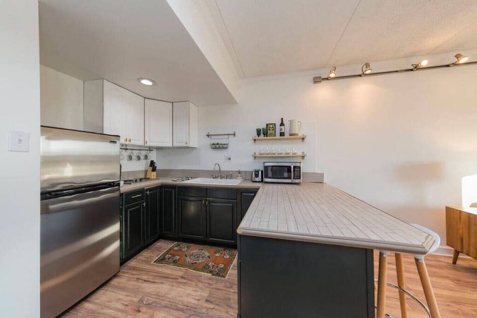Fully equipped kitchen for all of your needs! Drip coffee maker, dishwasher, seating for 4 at the kitchen counter, cooktop, toaster oven + more.