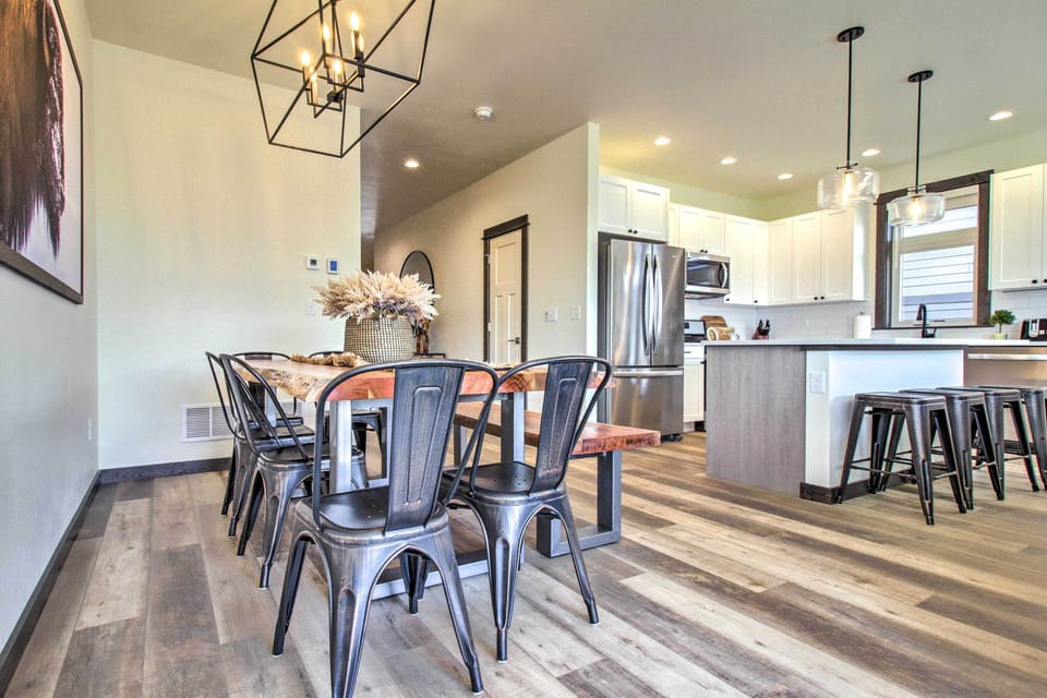 Kitchen | Keurig Coffee Maker | Blender | Cooking Utensils | Pots & Pans