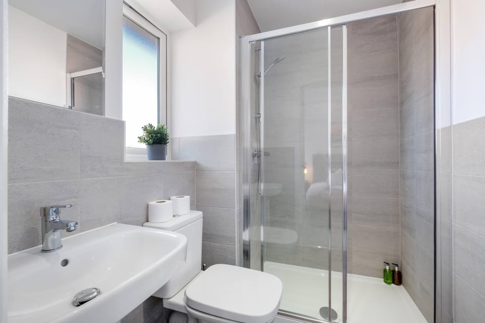 Apartment | Bathroom | Shower, towels