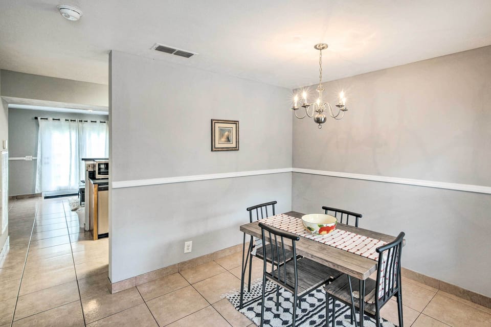 Dining Area | Dishware & Flatware Provided