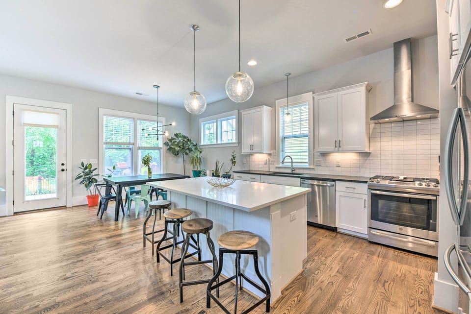 Kitchen | Dishwasher | Toaster | 1st Floor