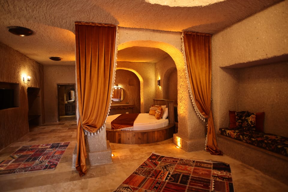 Deluxe Room | Minibar, desk, laptop workspace, WiFi (free)