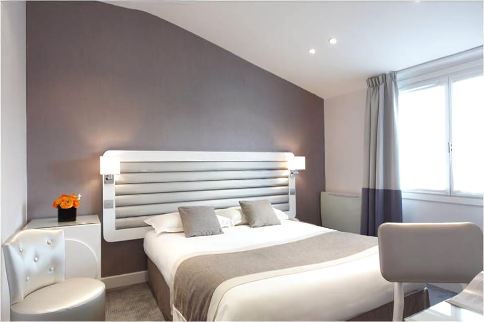 Classic Double Room | Premium bedding, in-room safe, desk, blackout drapes