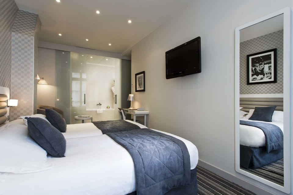 Triple Room | Premium bedding, in-room safe, desk, blackout drapes