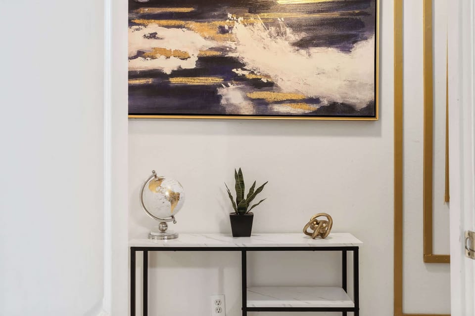 Thoughtful details and modern accents. Our entryway is designed to make you feel at home from the moment you step through the door.