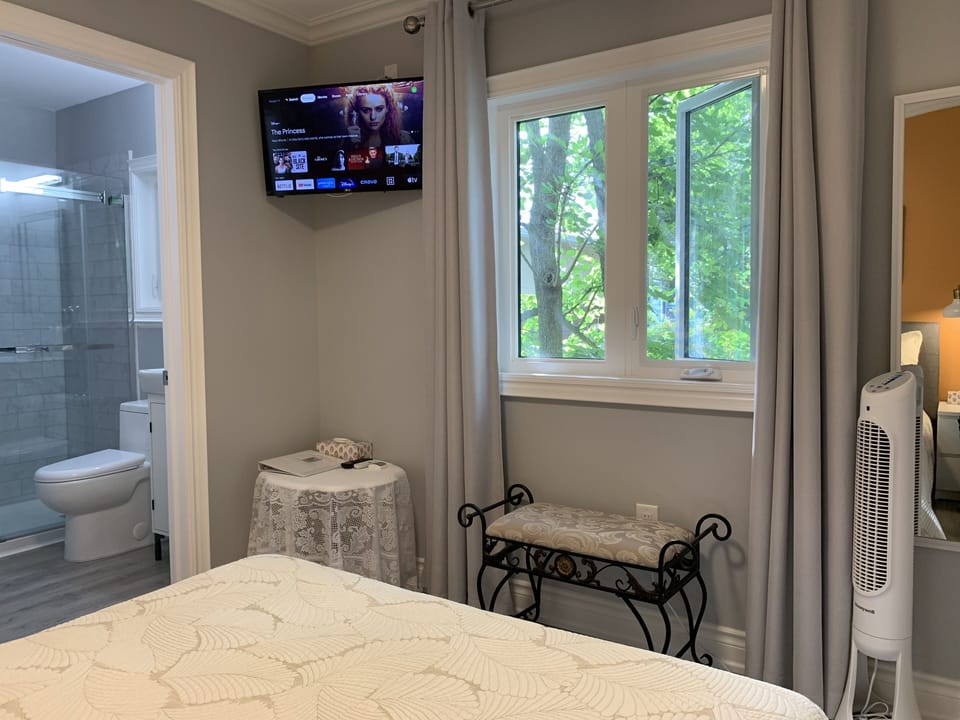 Ambiance by the Falls Cozy Suite House in Niagara Falls
