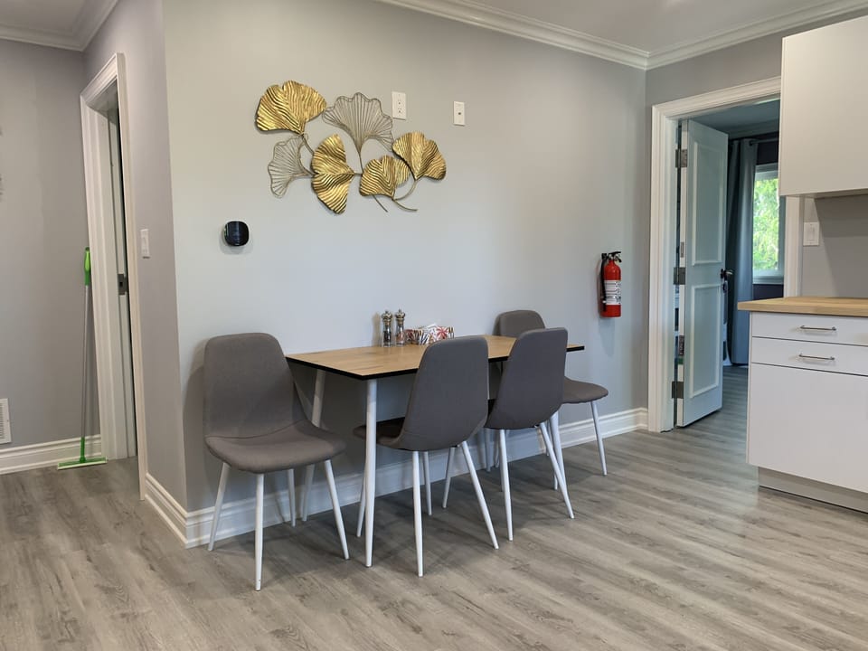 Comfort House, 2 Bedrooms | Dining room