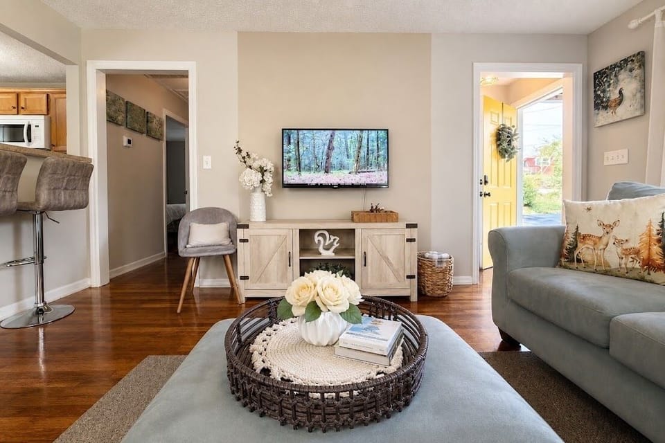 Bright and comfortable living room with a 42" Smart TV and plenty of seating 