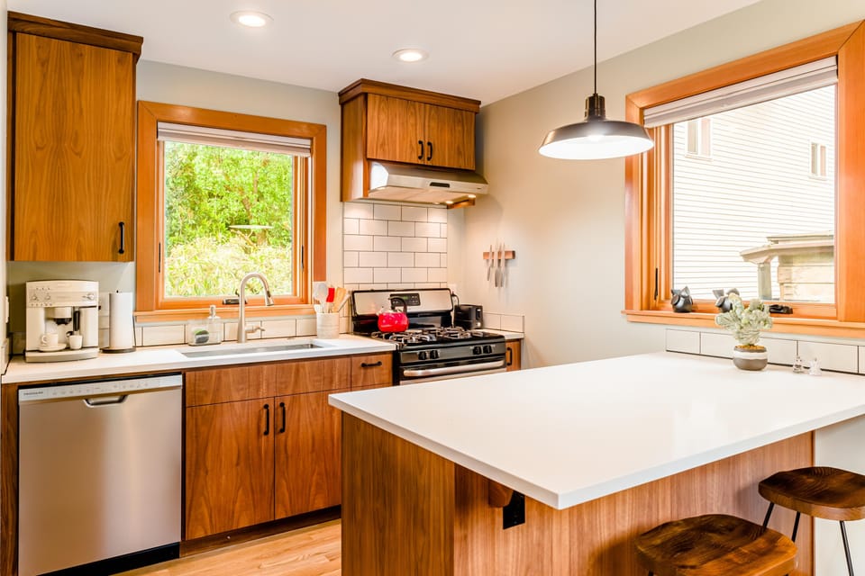 Second floor kitchen, fully equipped. 