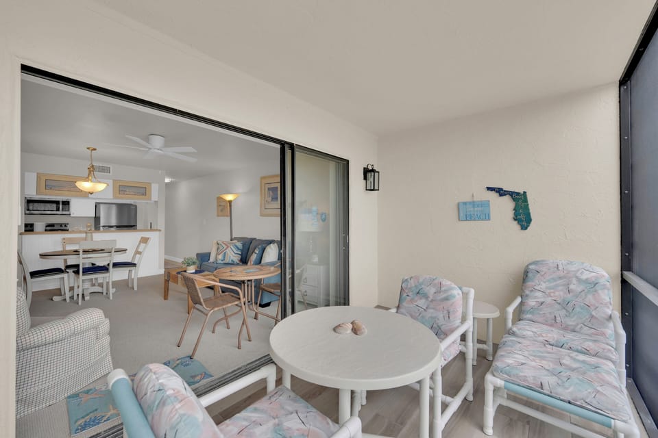 Estero Yacht and Racquet 218
