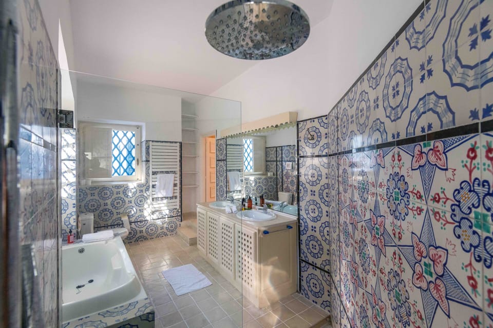 Suite D'Erlanger | Bathroom | Hair dryer, bathrobes, towels, soap
