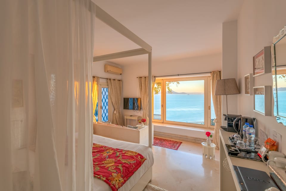 Suite Persane | Premium bedding, minibar, in-room safe, individually decorated