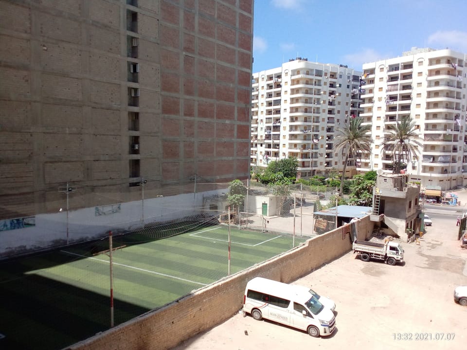 the view out of the small terrace

المنظر خارج الشرفة «البلكونة» الصغيرة