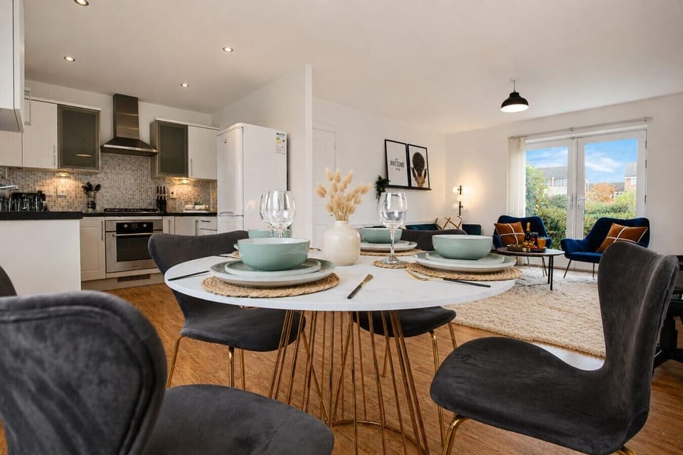 Dining area with seating for up to 4 guests.