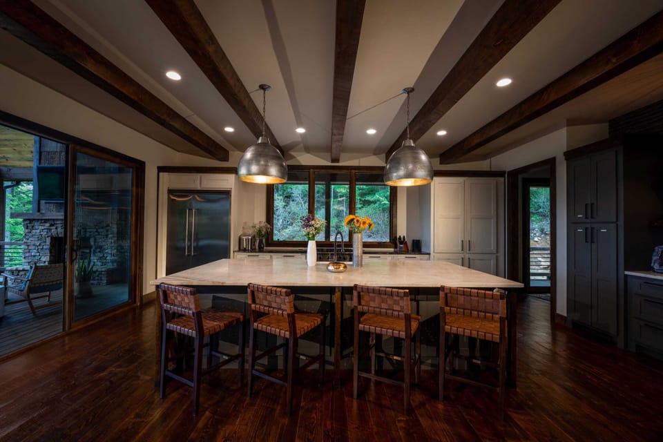 Gorgeous fully stocked kitchen