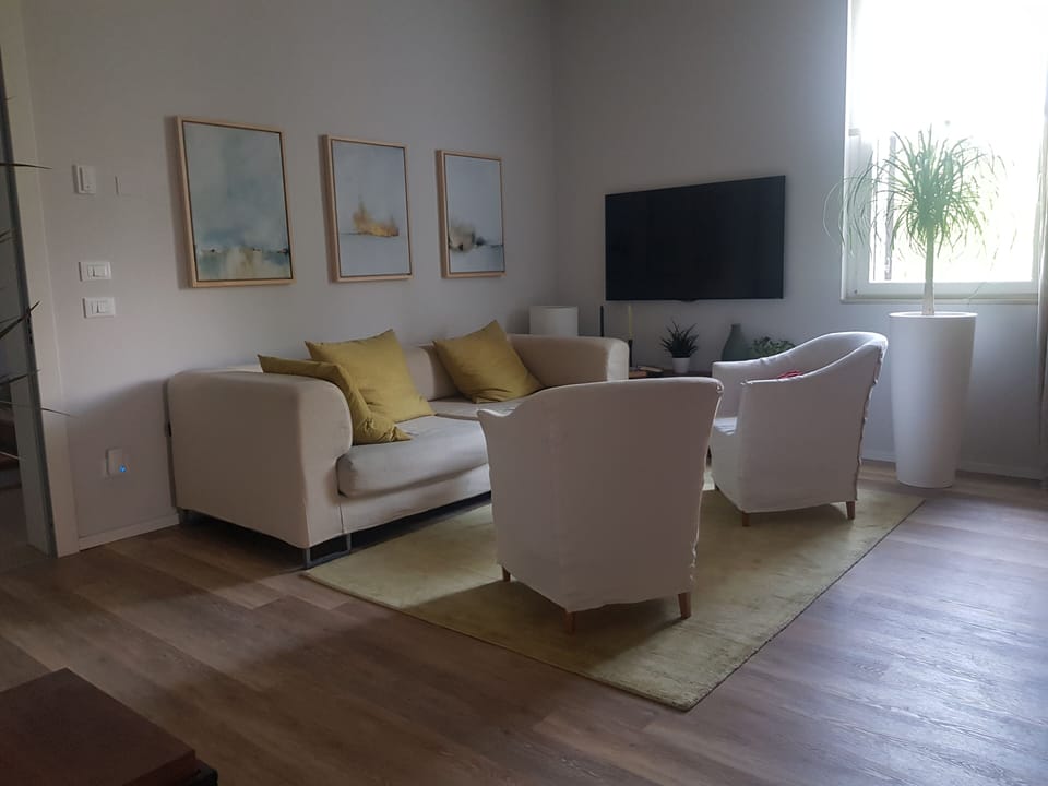 City Apartment | Living area | 50-inch Smart TV with satellite channels, TV