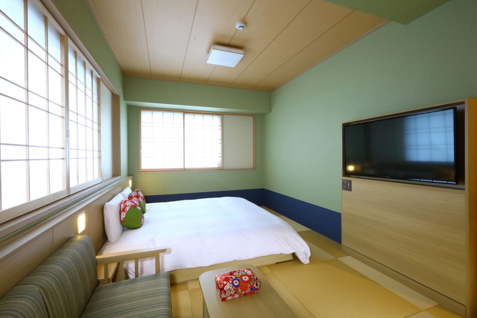 Standard King Room, Non Smoking | Down comforters, WiFi (free), bed sheets