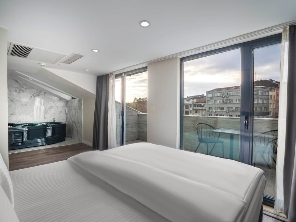 Premium Room, City View | Balcony