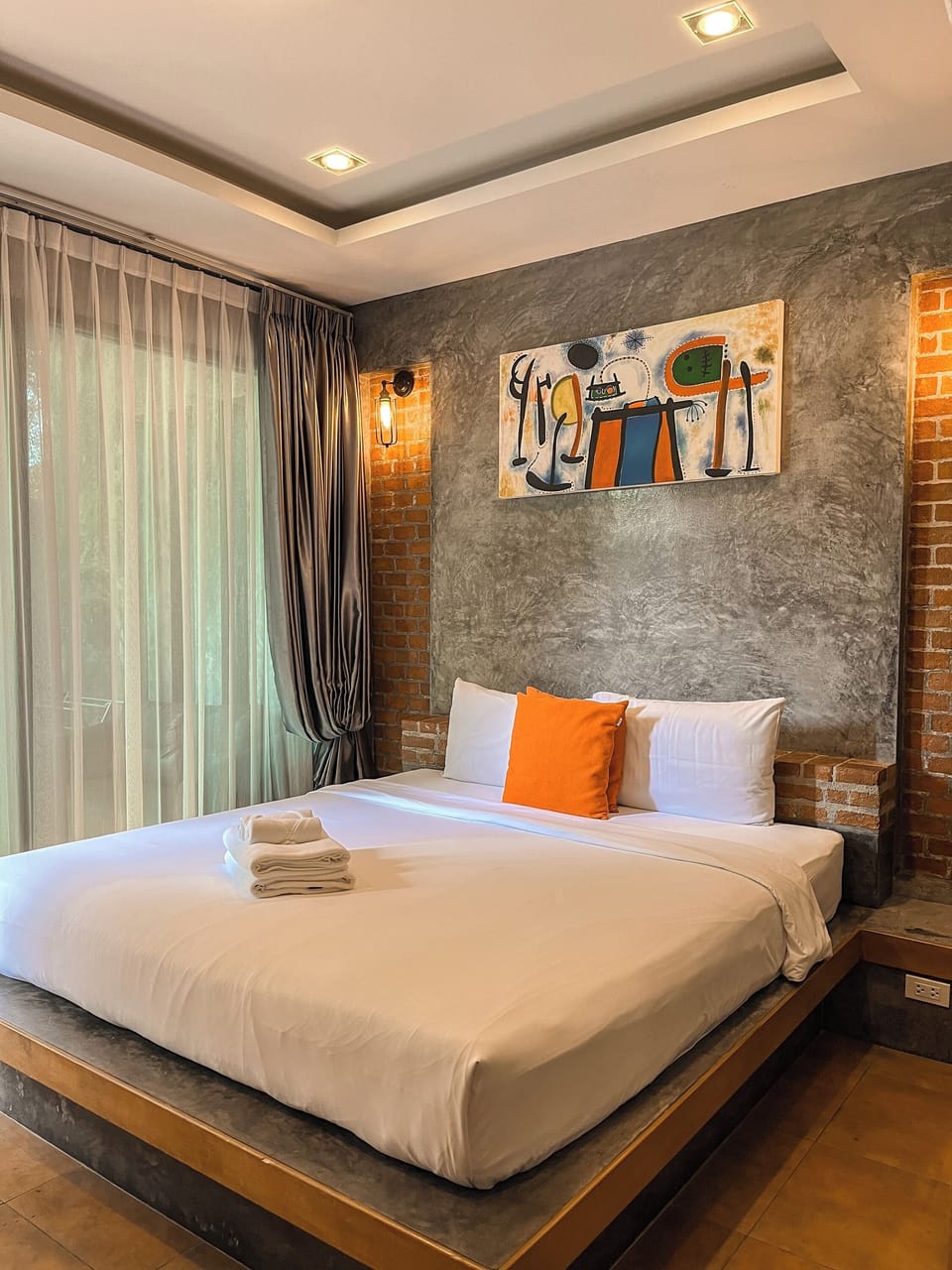 Double Room | In-room safe, desk, soundproofing, free WiFi