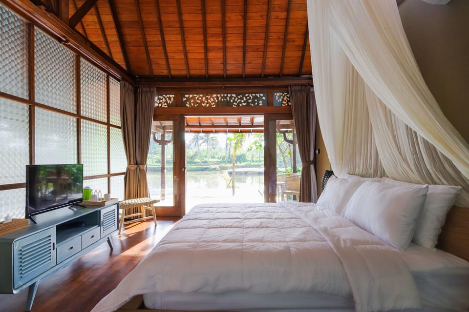 One-Bedroom Villa | Desk, free WiFi, bed sheets