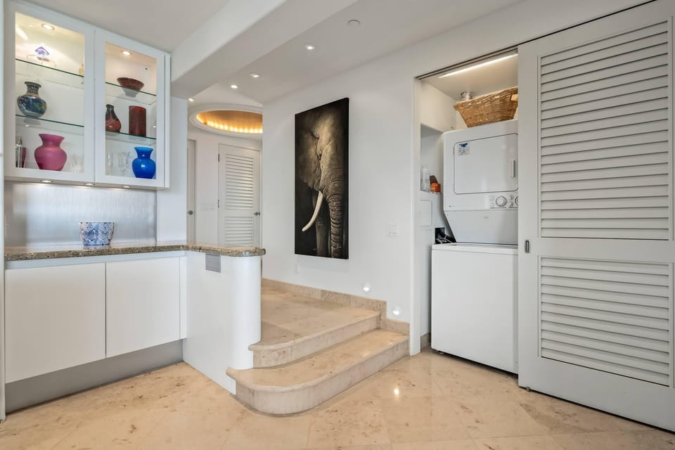 Entrance from the living and kitchen area