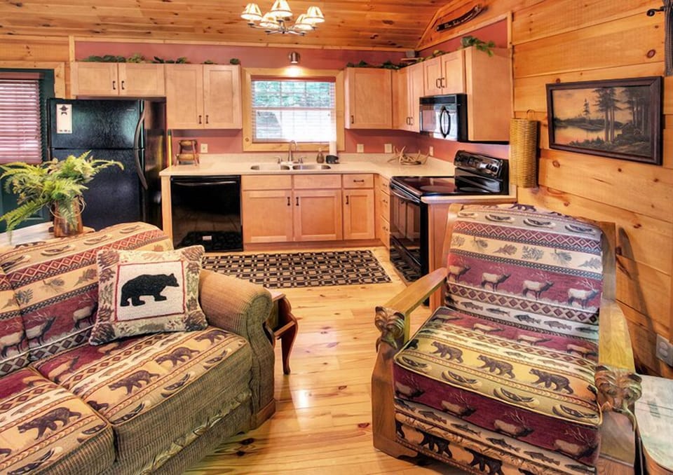 Fully furnished kitchen - refrigerator w/ice maker and dishwasher